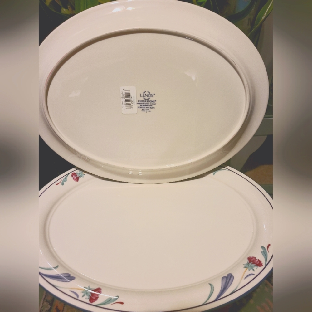 Linux poppies on Blue dinner plate 10.75 inch set of 2